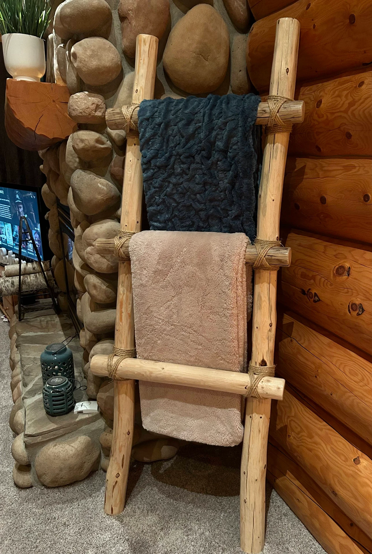 Log Blanket Holder