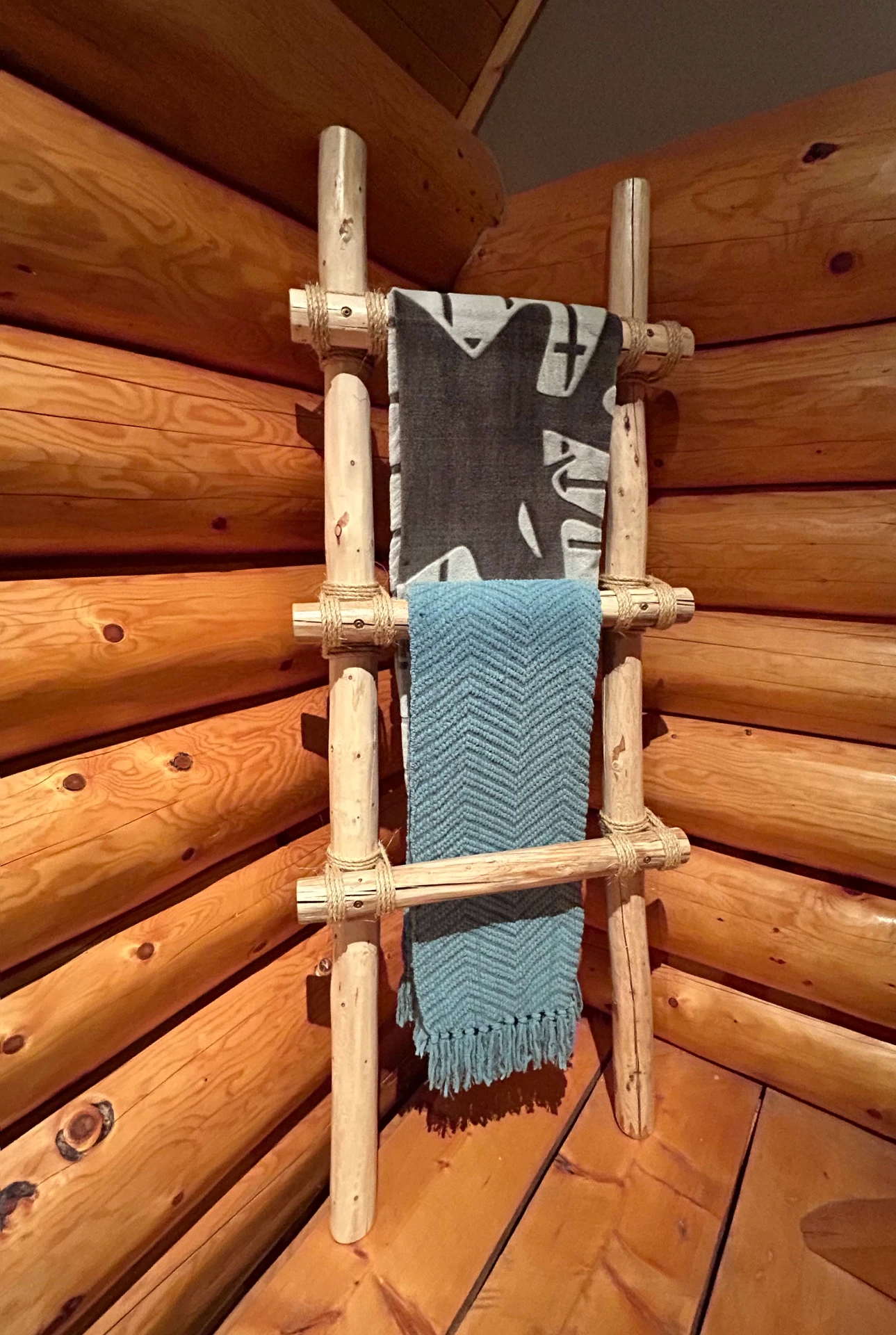 Log Blanket Holder